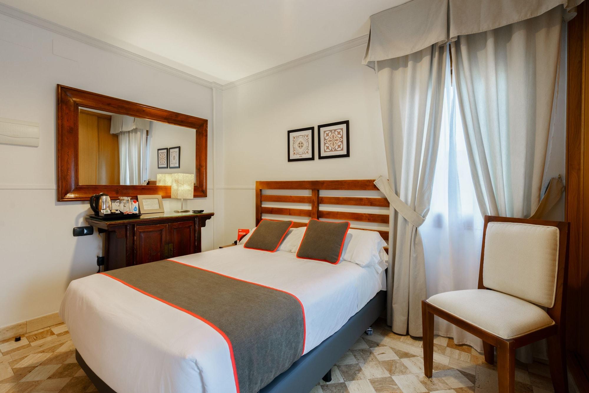 גרנדה Hotel Boutique Reina Mora מראה חיצוני תמונה